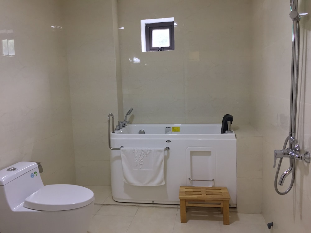 Halong Diamond Hotel 39/42