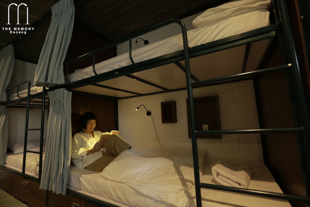 FEMALE DORM, 6 PEOPLE