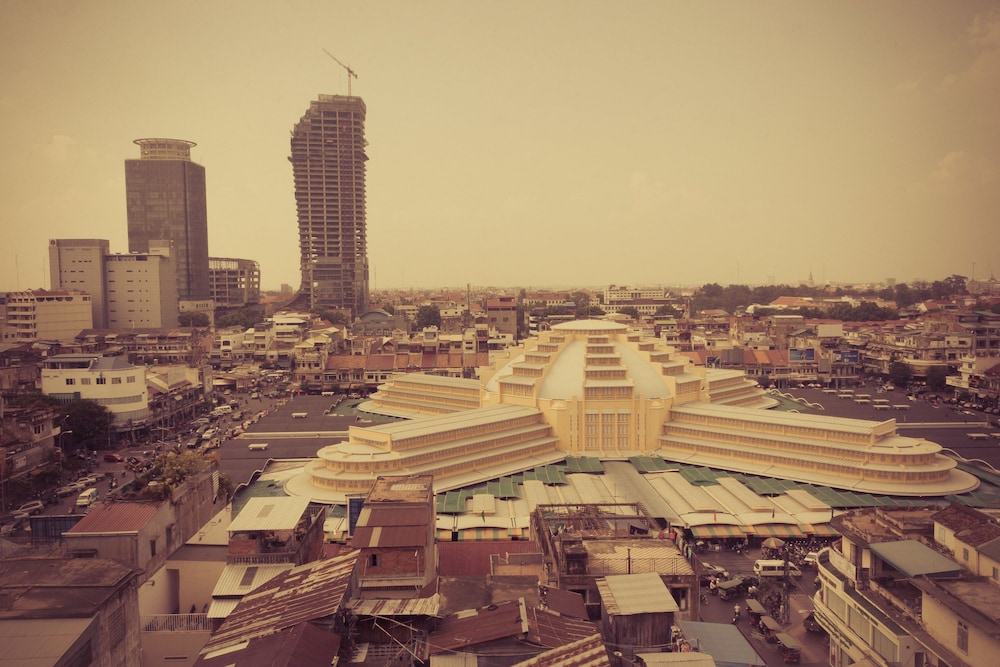 Good Luck Day Hotel 50/53