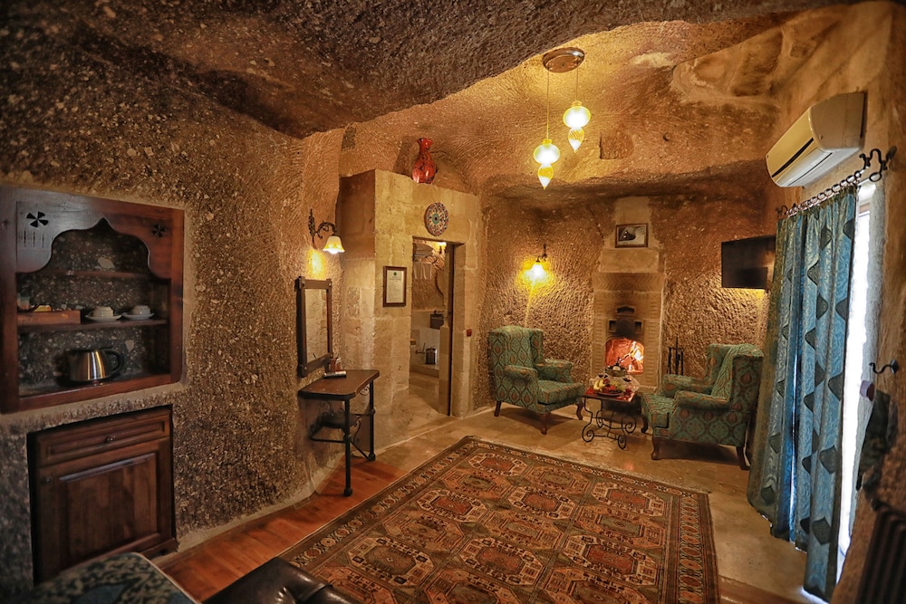 Traveller Apos S Cave Hotel 19/76