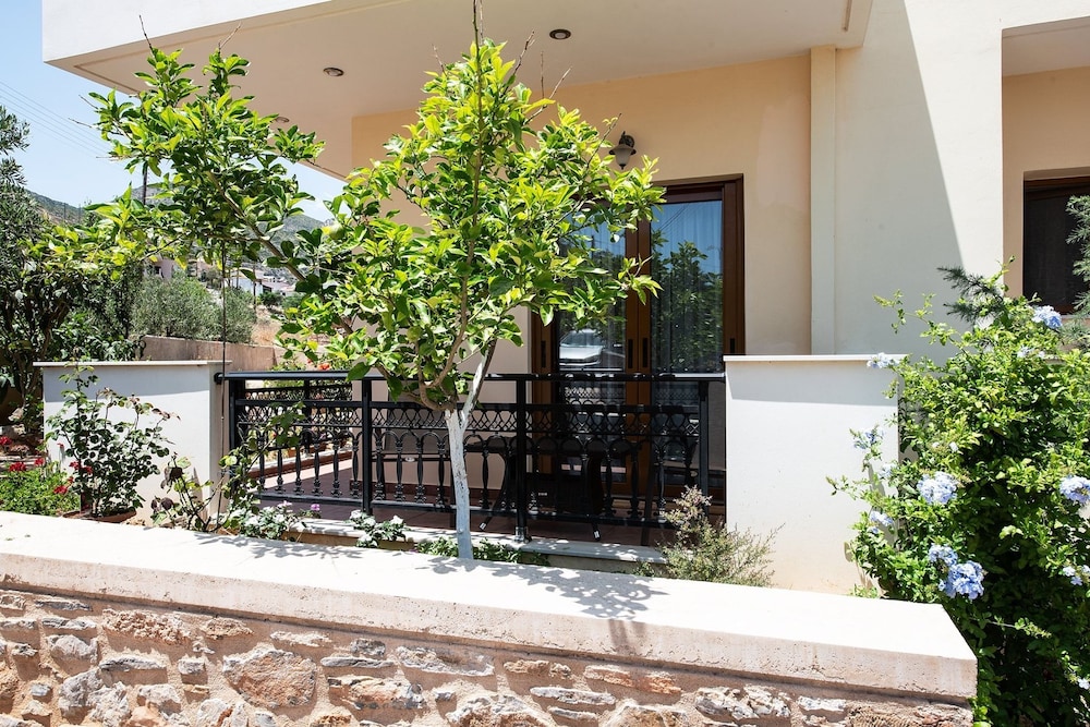 Cyrenia Guesthouse 26/32