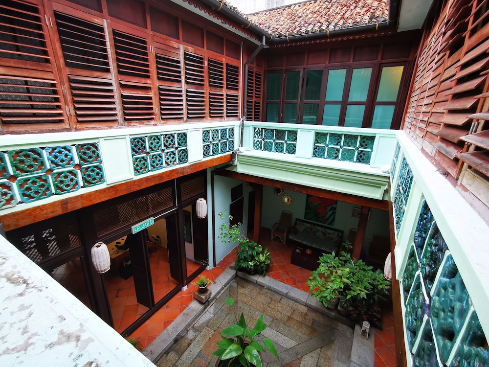 East Indies Mansion 2/67