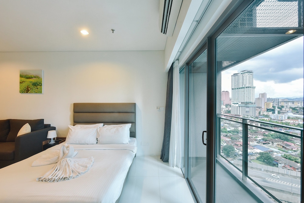 Summer Suites Residences By Subhome 27/68
