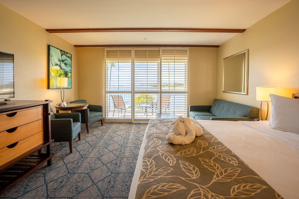 JUNIOR SUITE, KING BED, BAY VIEW