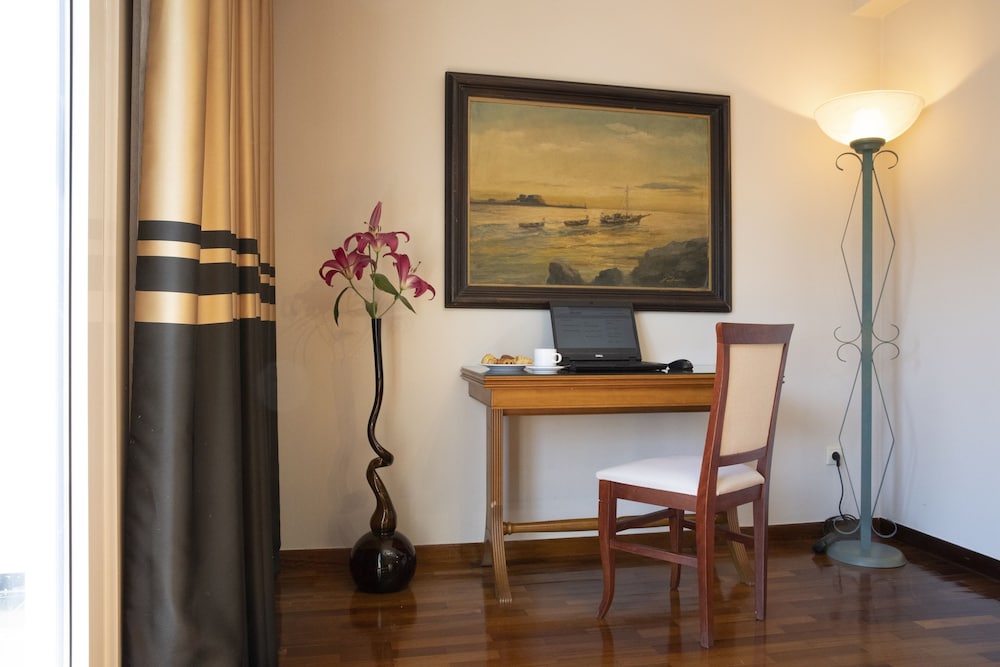 Ilisia Hotel 58/68