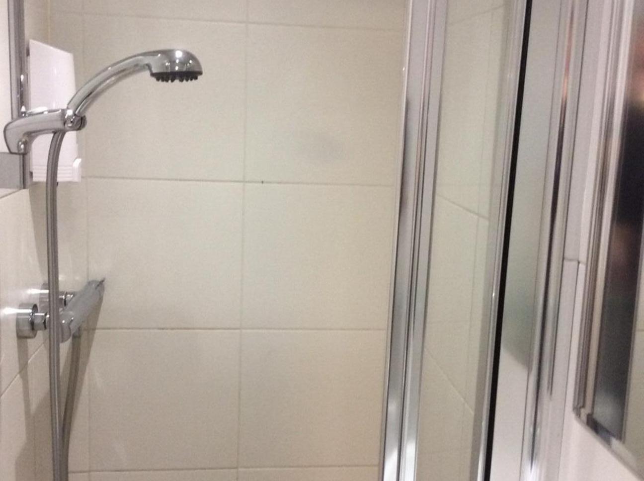 غرفة بسرير مزدوج بحمام خاص، Central Hotel 10/10
