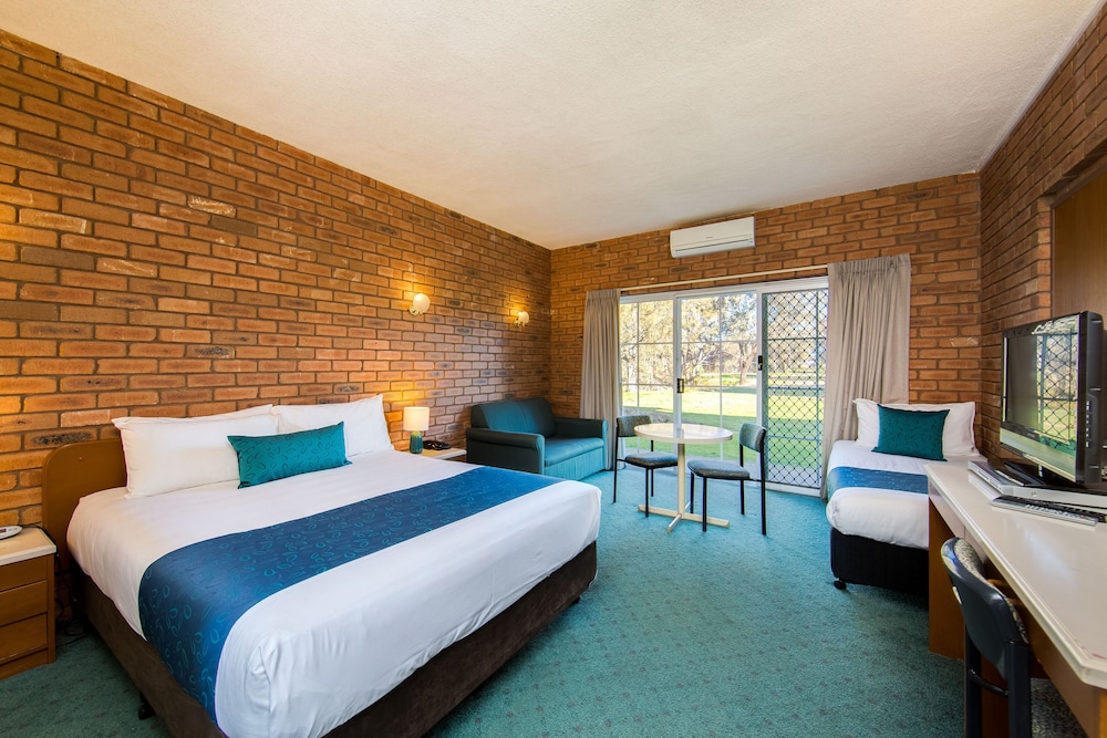 Thurgoona Country Club Resort 7/56