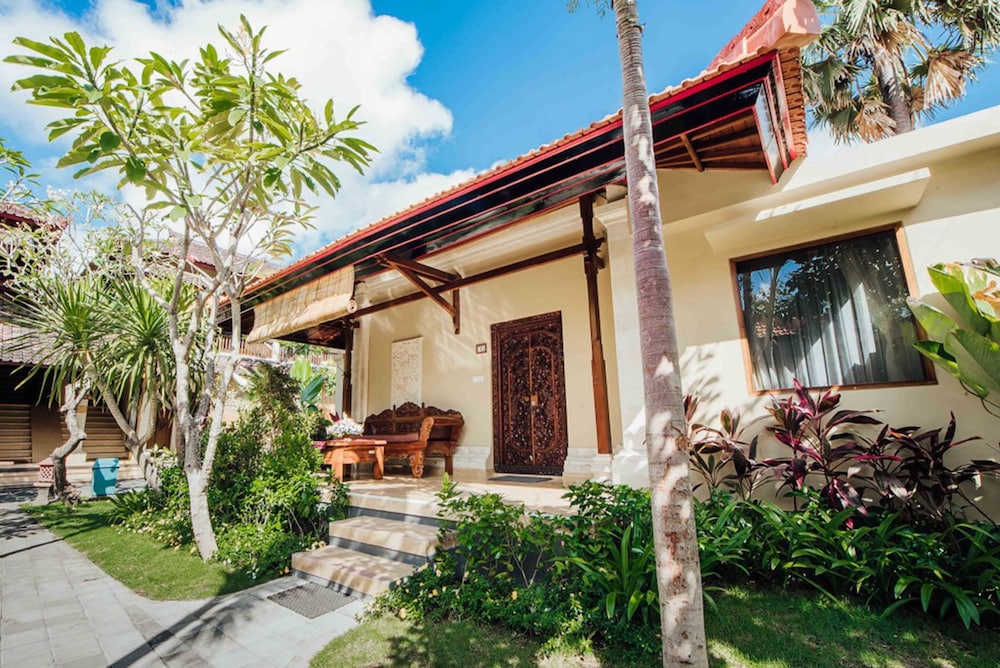 KUTA PURI BUNGALOW photo1