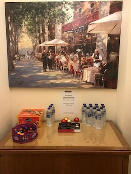 Euro Bar And Hotel 40/53