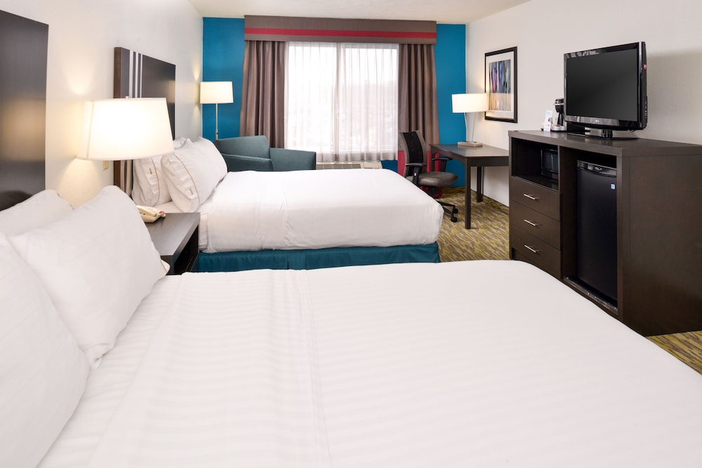 Holiday Inn Express Hotel And Suites Omaha West 13/46