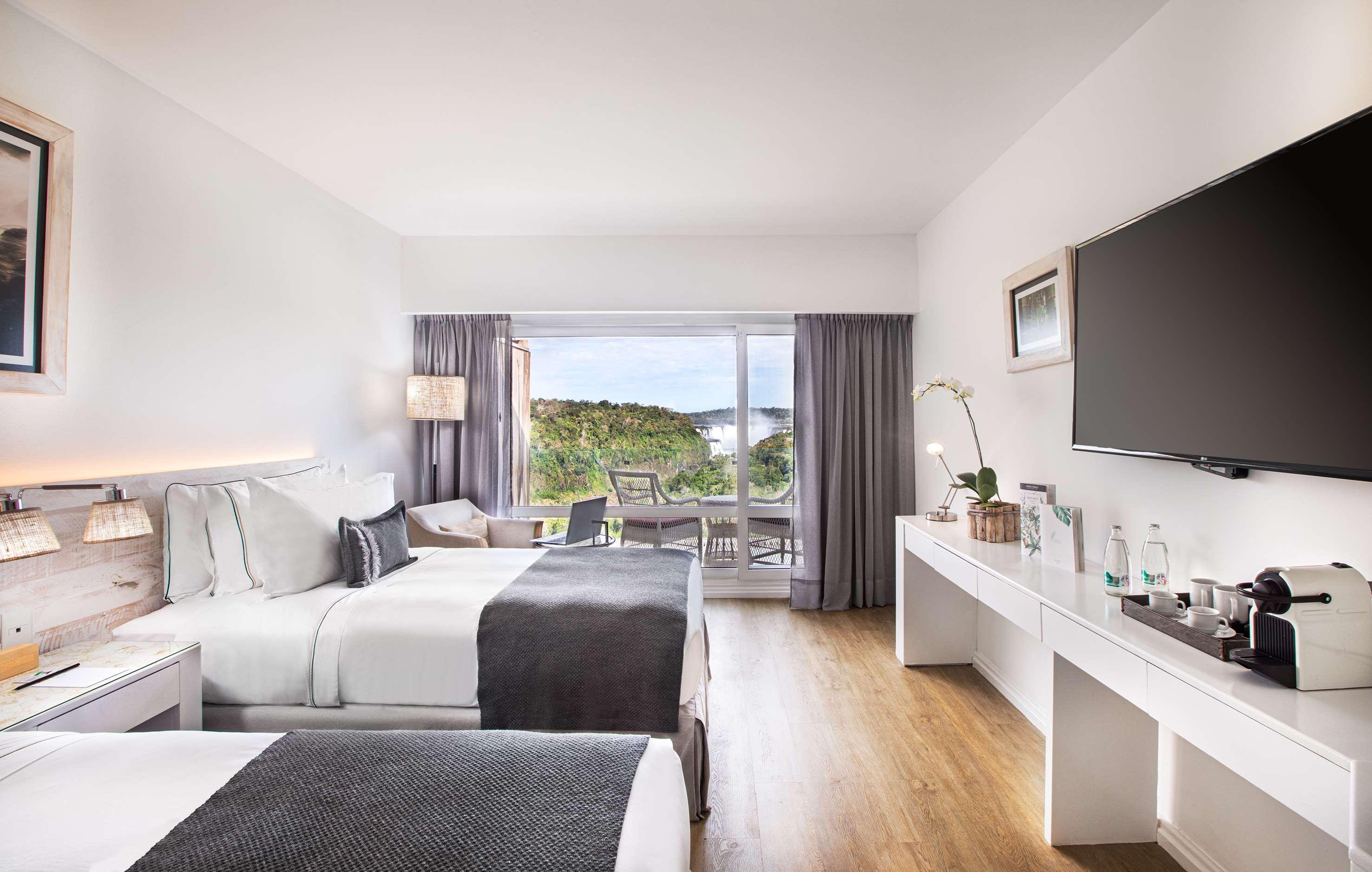 Red Level, 2 Beds, Falls View