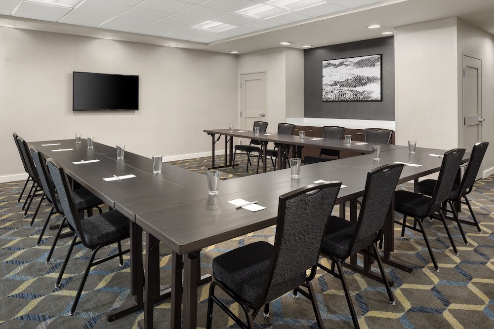 Residence Inn by Marriott East Peoria 34/36
