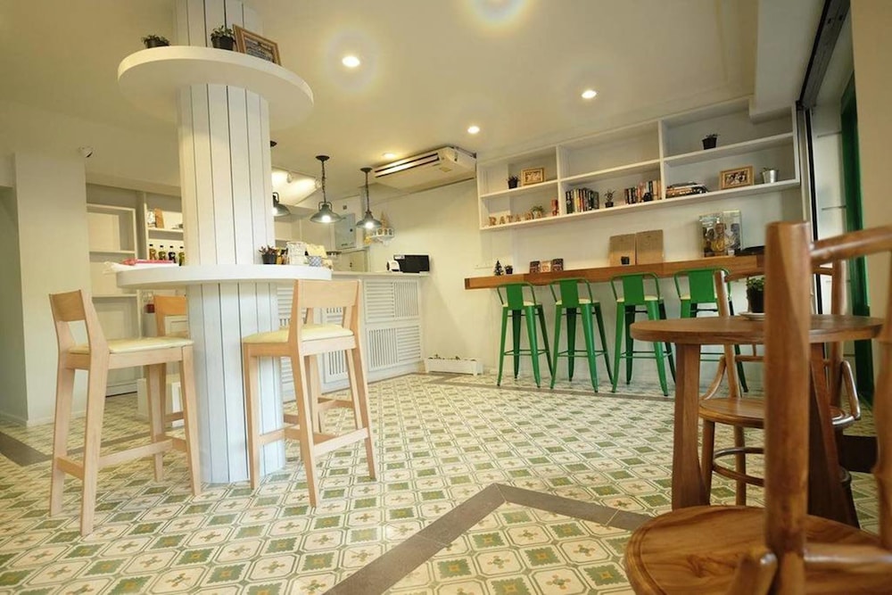 Ratana Boutique Hostel 12/18