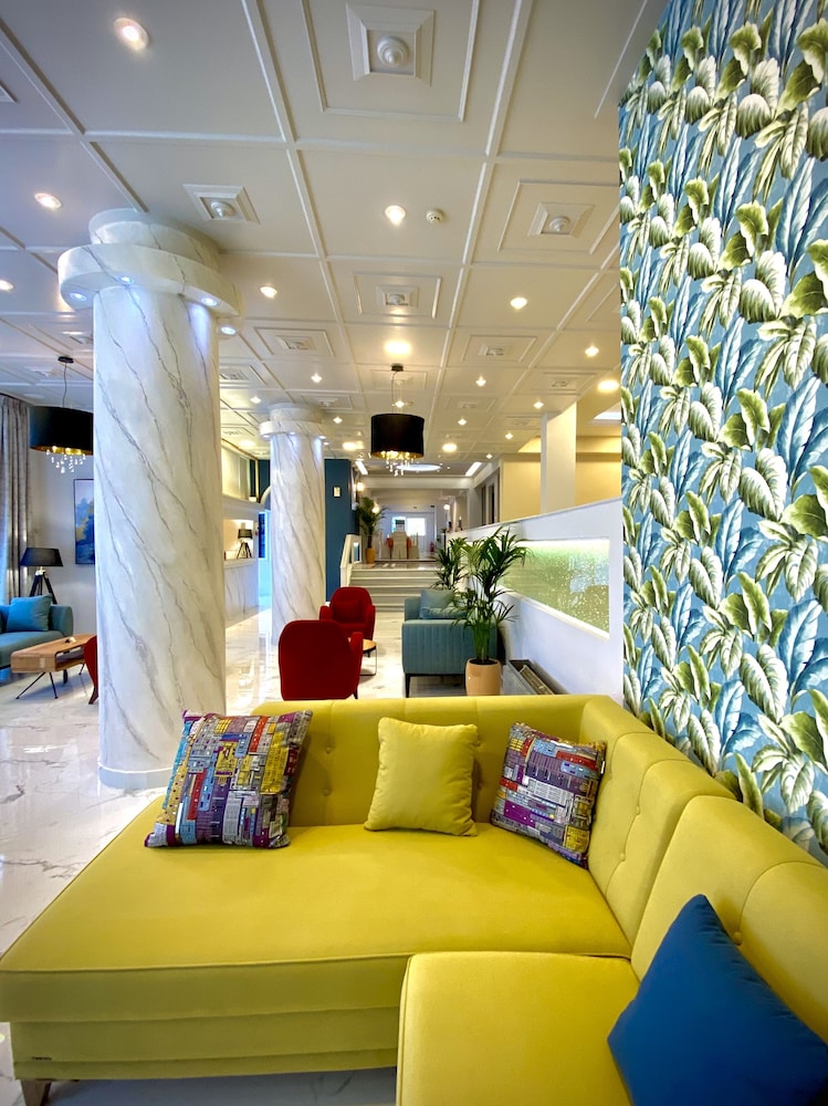 Paloma Blanca Hotel 35/55