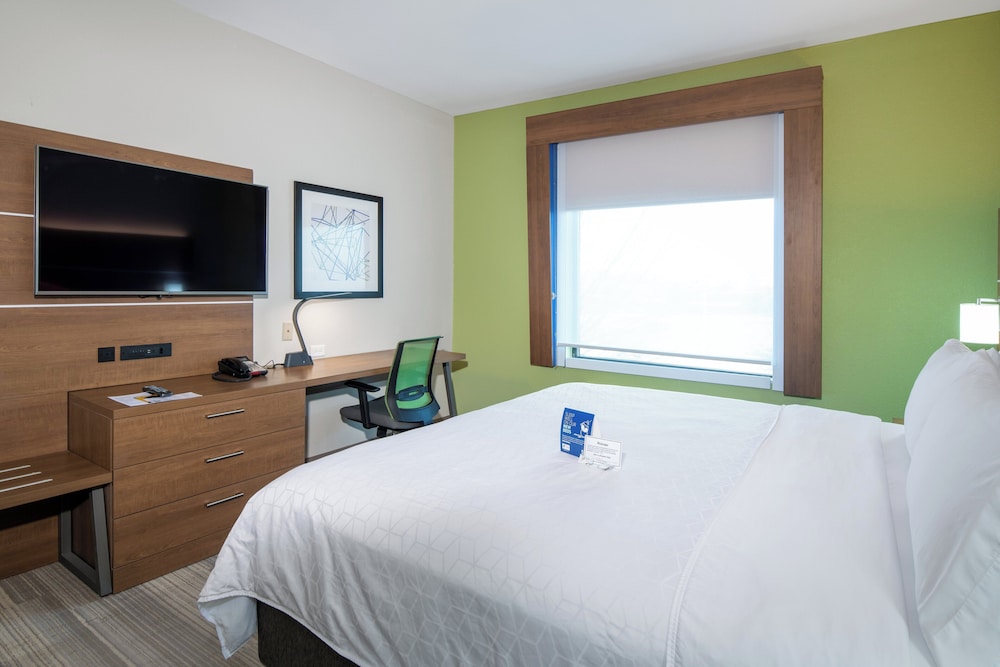 Holiday Inn Express Hotel Suites Dallas South Desoto 23/72