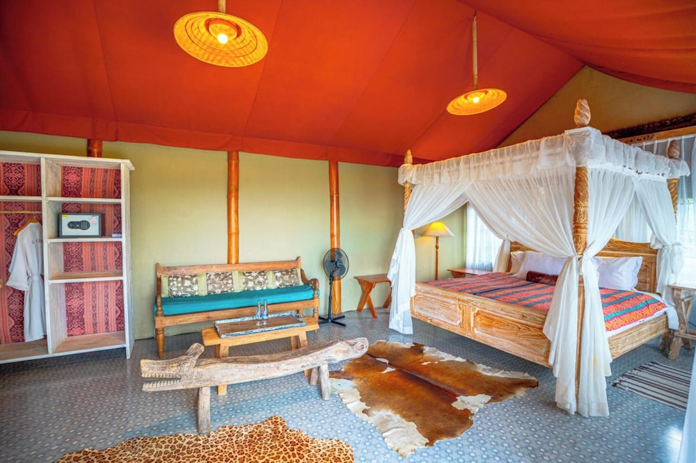 TENT, SUITE, FOREST VIEW
