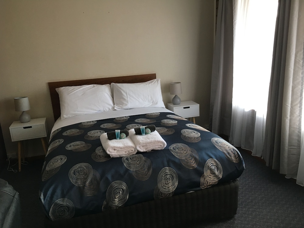 AIRPORT WHYALLA MOTEL 8/58