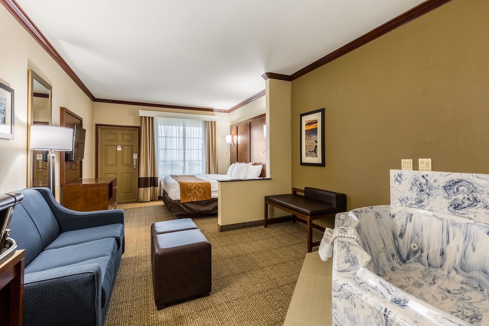 Comfort Suites Galveston Cruise Port Area - Beachside 14/44