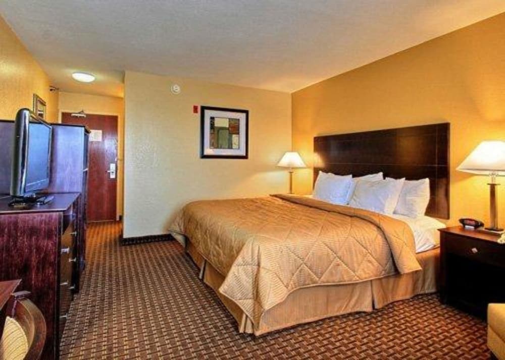 Quality Inn Des Moines North 13/27