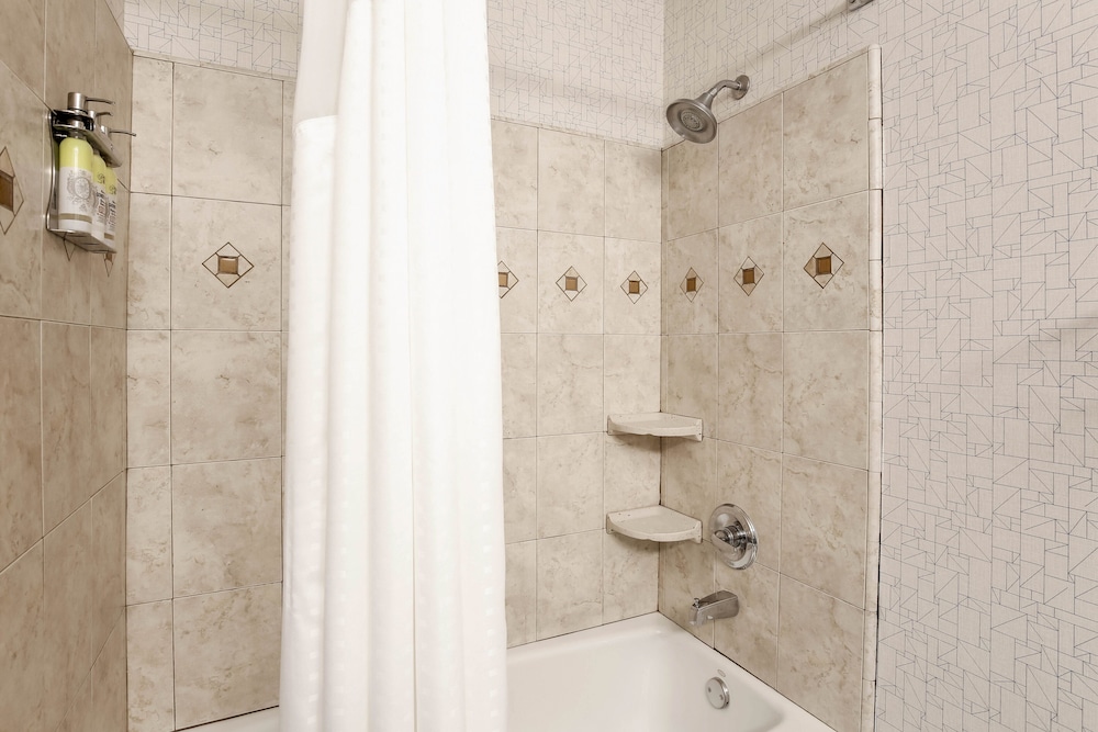Holiday Inn Express Lancaster 27/70