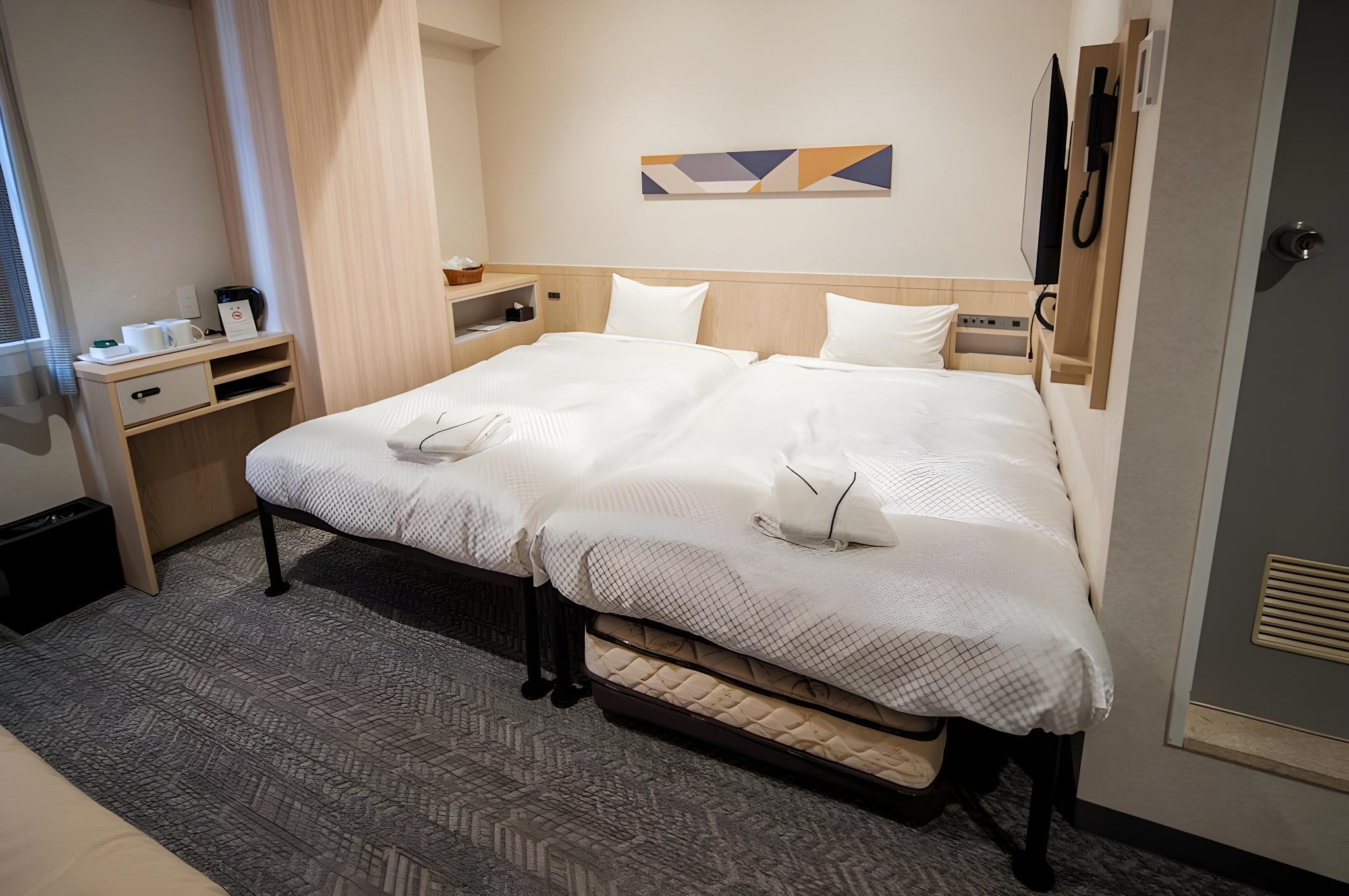 Standard, Twin Beds