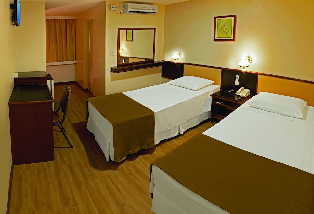 LIRA HOTEL 26/63