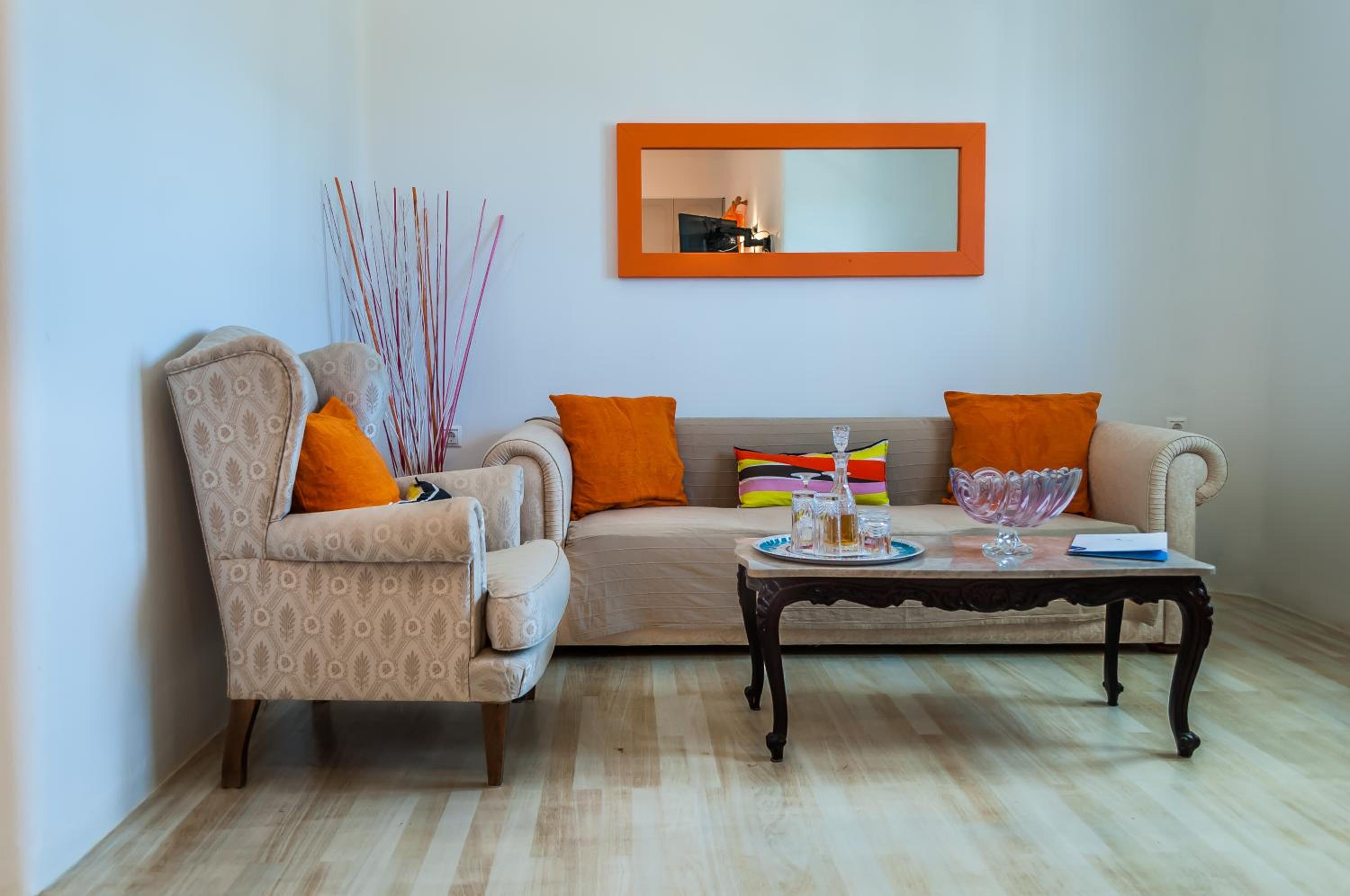 Eiriana Luxury Suites 44/60