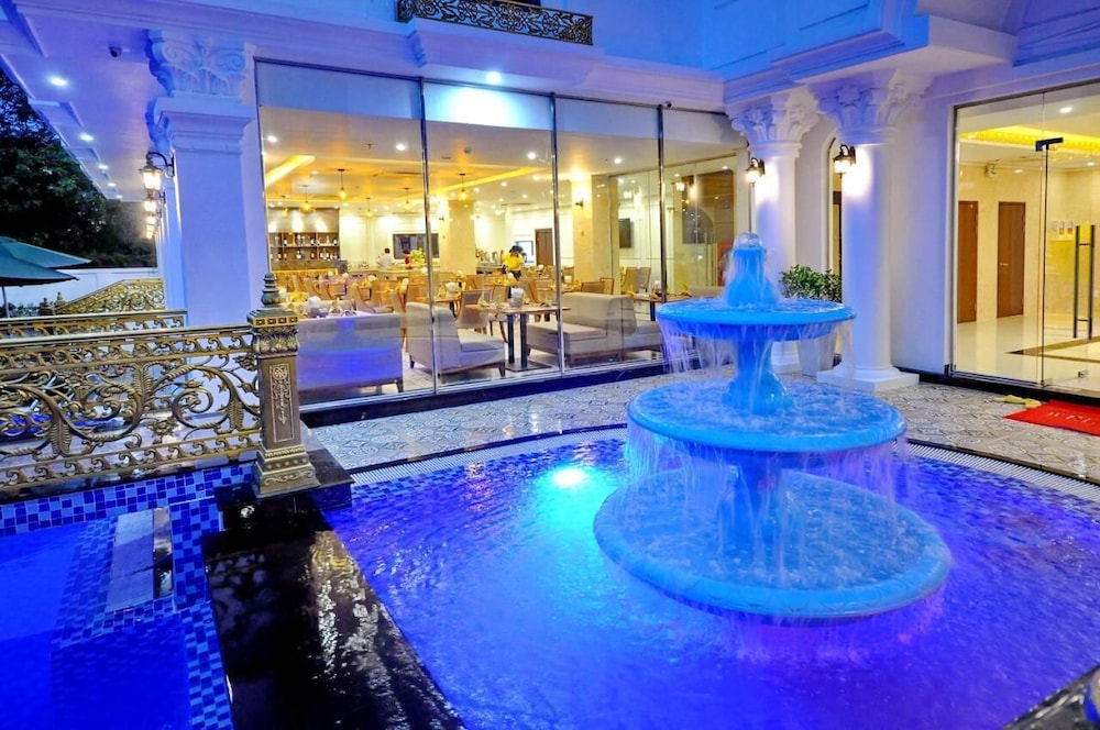 Crown Nguyen Hoang Hotel 33/58