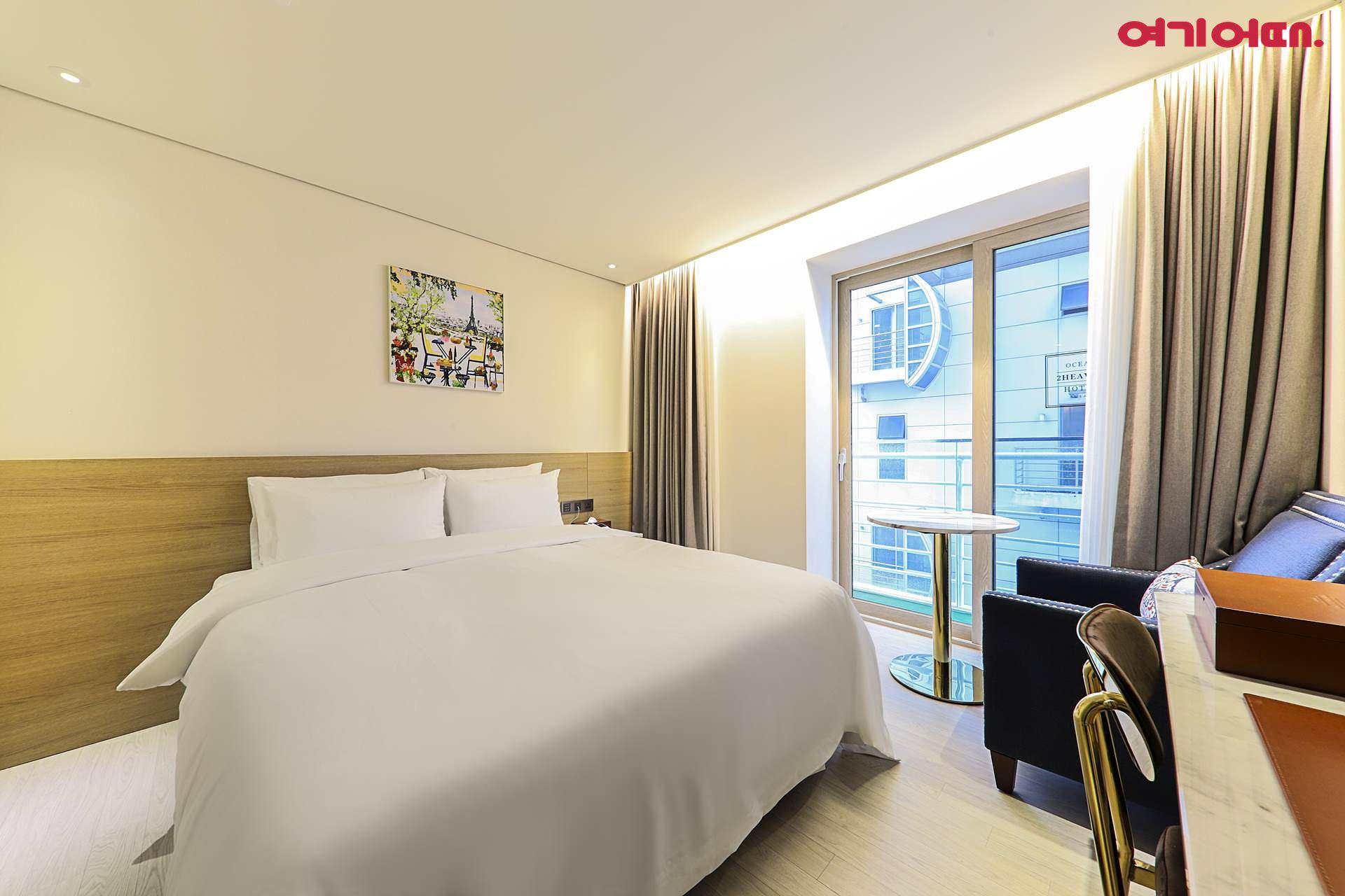 غرفة بشرفة
