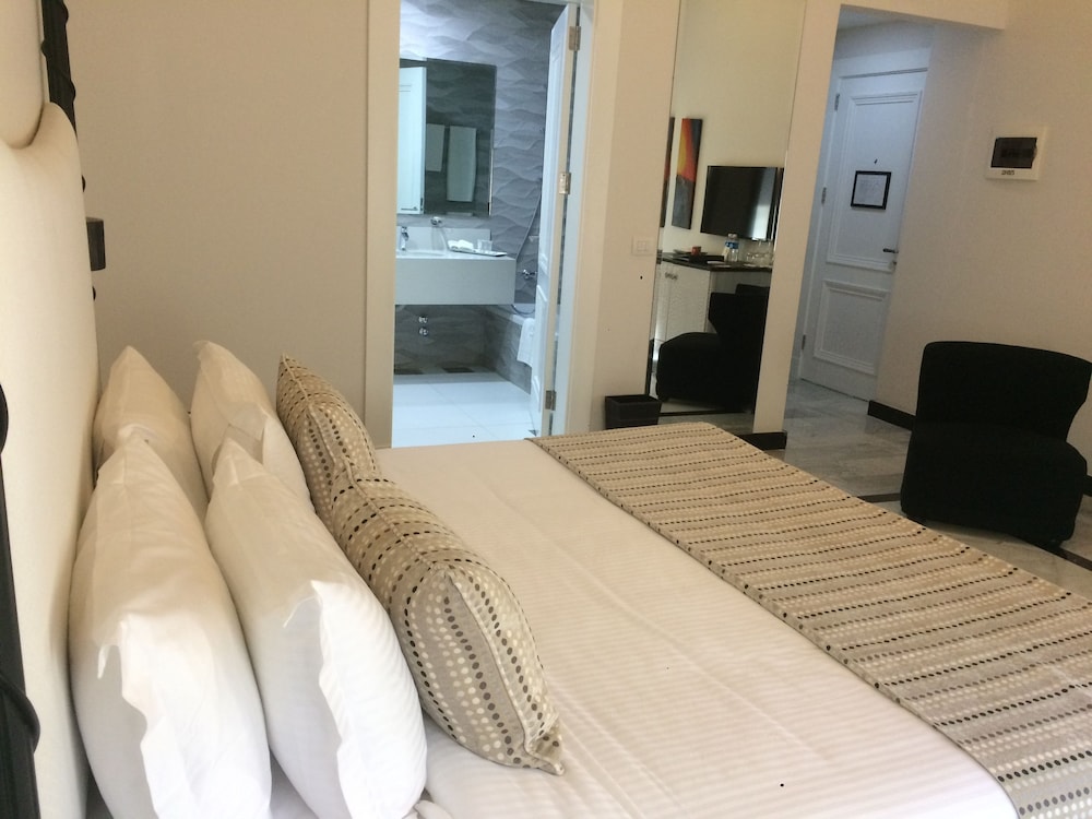 Cherry Blossom Boutique Hotel 20/69