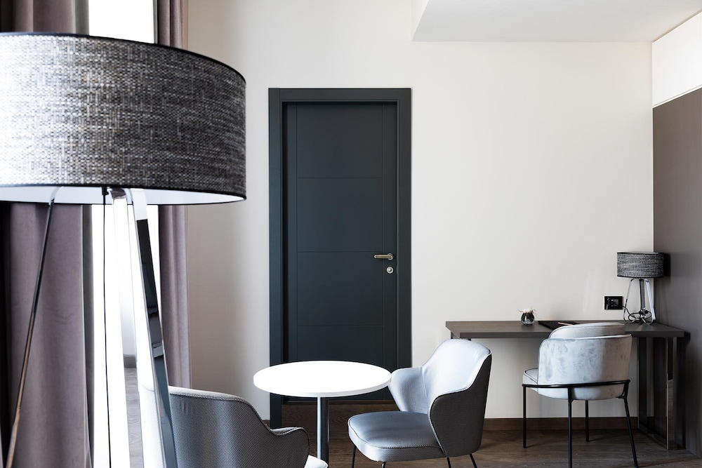 Amadomus Luxury Suites 38/46