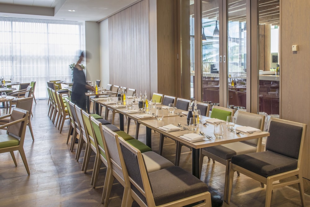 The Orchard Hotel Restaurant 52/63