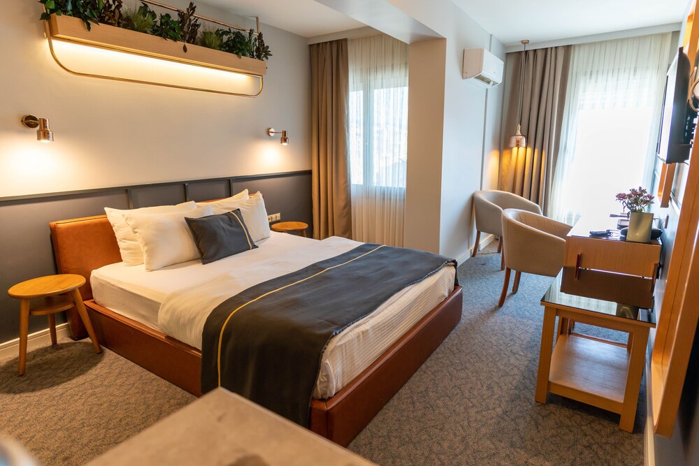 Viva La Vita Hotel Bornova 12/40