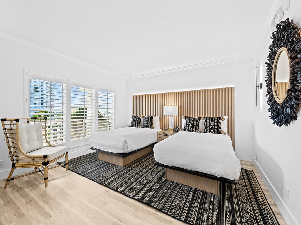 Beachcomber Oceanfront Resort Villas 17/71