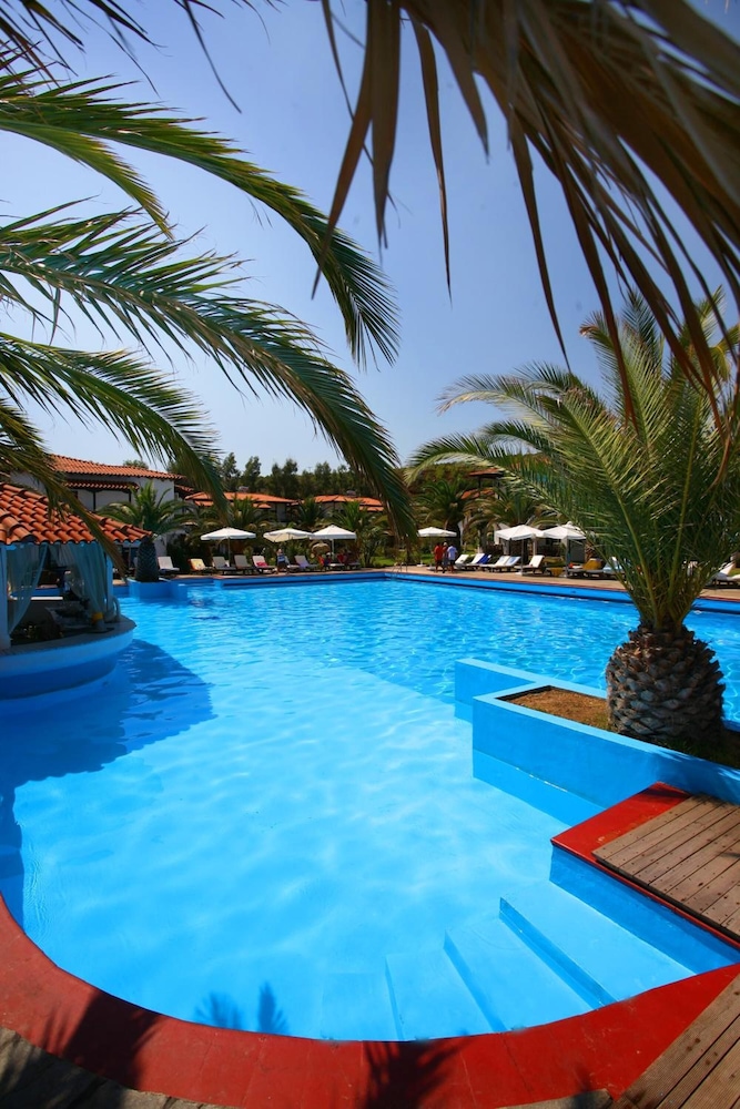 Assa Maris Beach Hotel 82/108