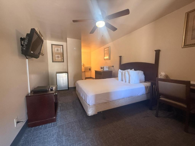 Room at Autumn's Inn Roundup MT near Hwy 12, Roundup