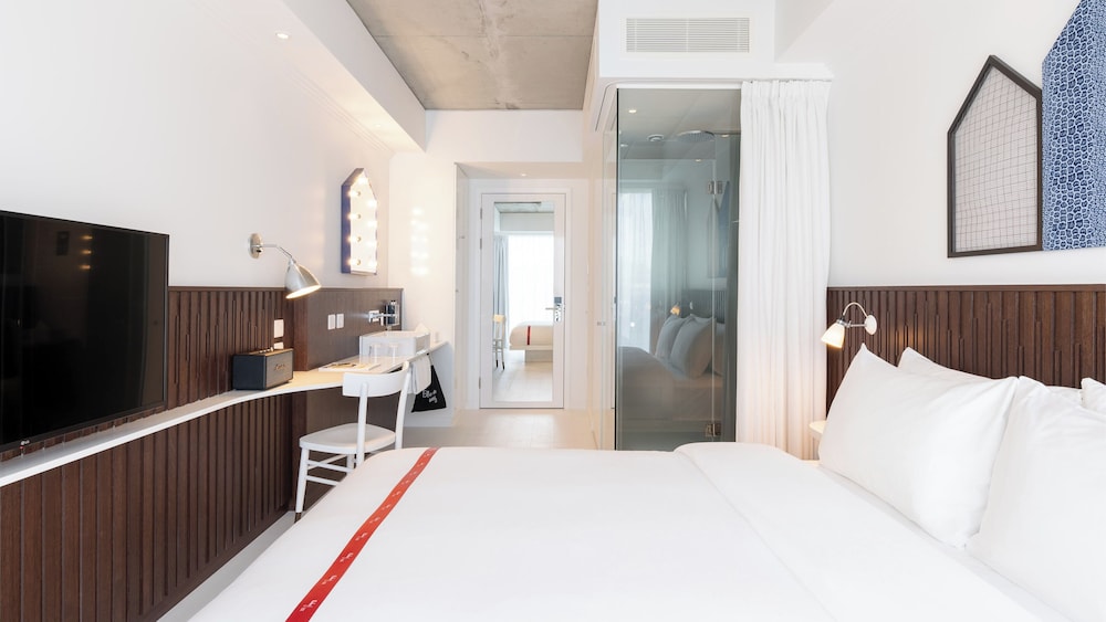 Ruby, Select, Queen Bed