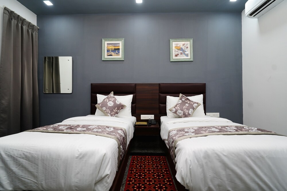 Posh Garden Inn Gurgaon 18/50