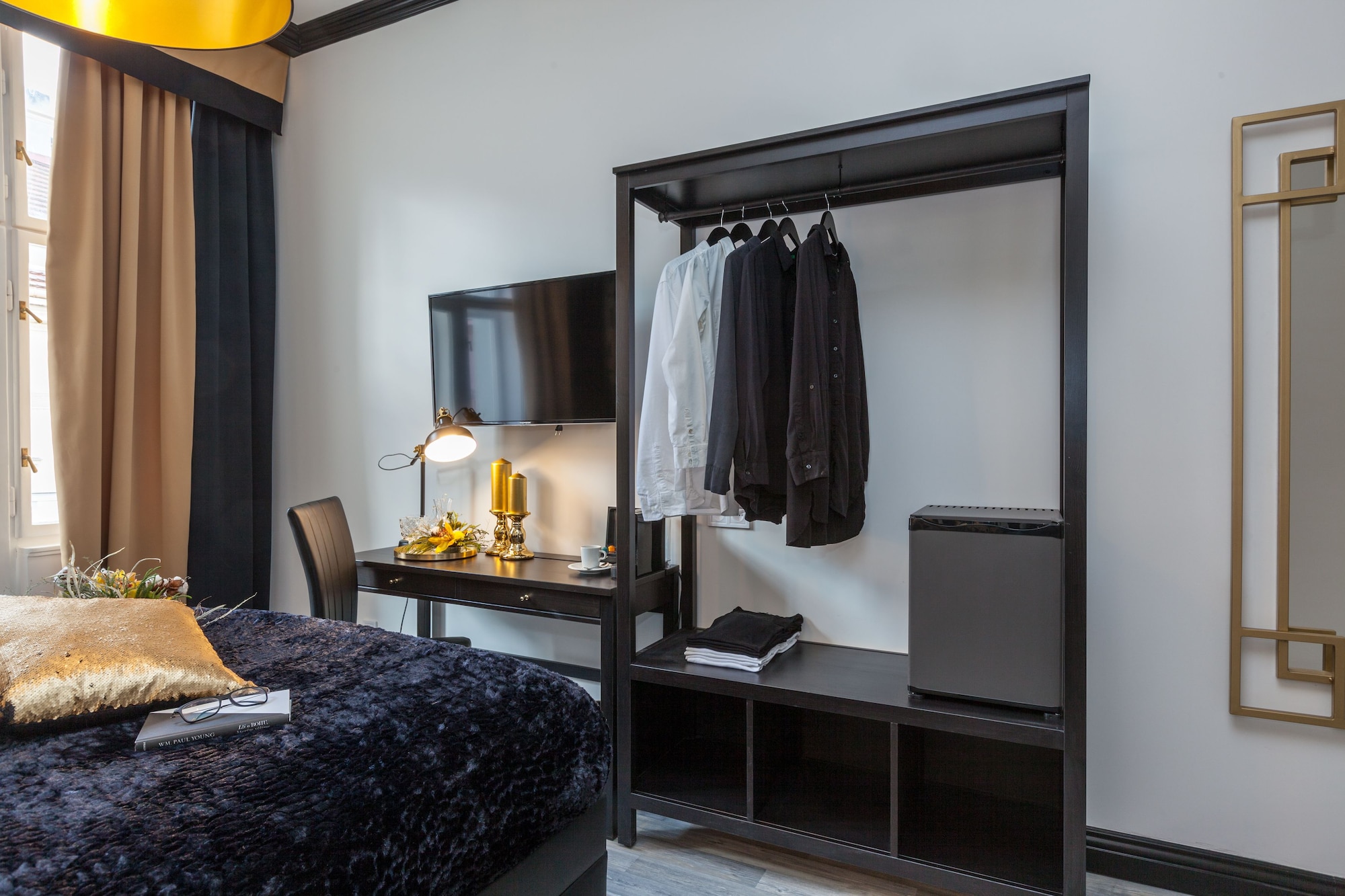 Plus, Economy, Queen Bed