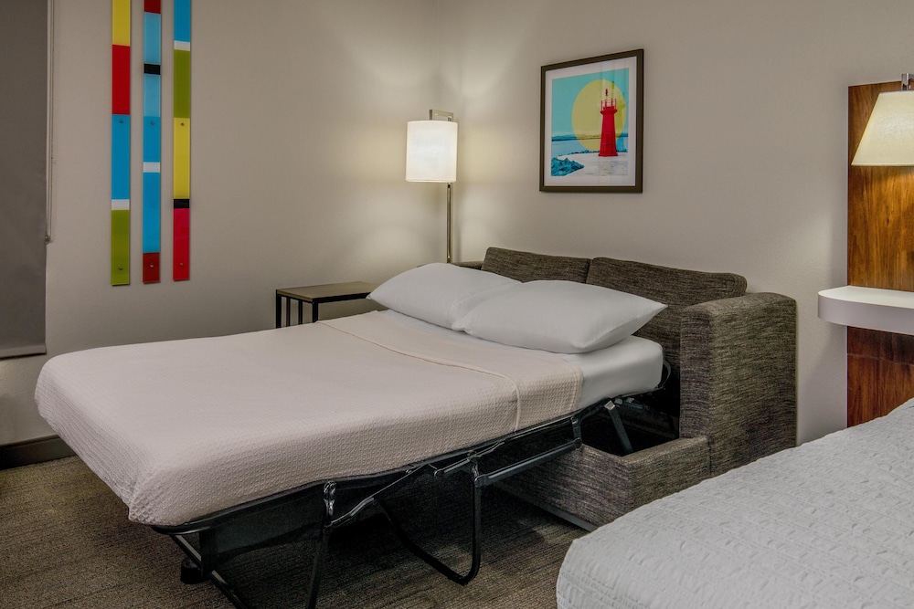 غرفة بسرير كينج مع أريكة، Hampton Inn Rehoboth Beach 7/10
