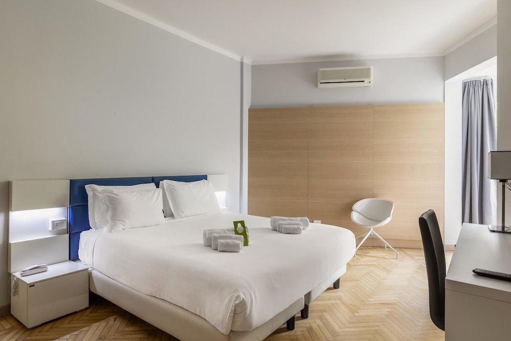 Superior, Triple, Queen Bed, Sofa, B&B Hotel Park Hotel Suisse Santa Margherita Ligure 2/8