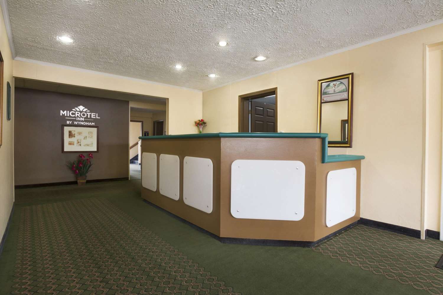 Microtel Inn & Suites by Wyndham Columbia/Fort Jackson N 4/37