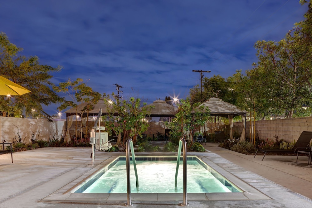 Home2 Suites By Hilton Anaheim Resort 28/45