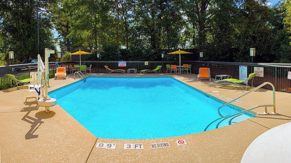 Holiday Inn Express Hotel And Suites Kinston 50/72