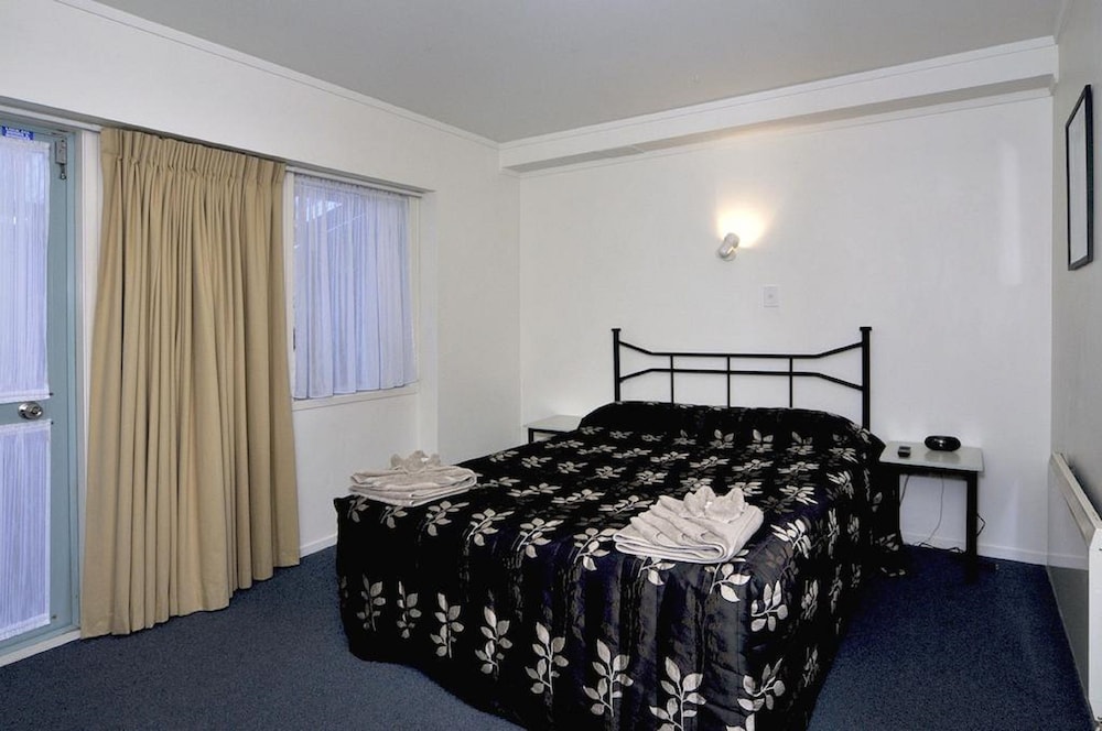 Fenton Court Motel 13/60