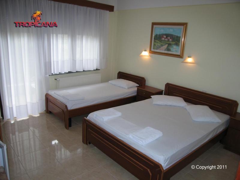 Room, Triple