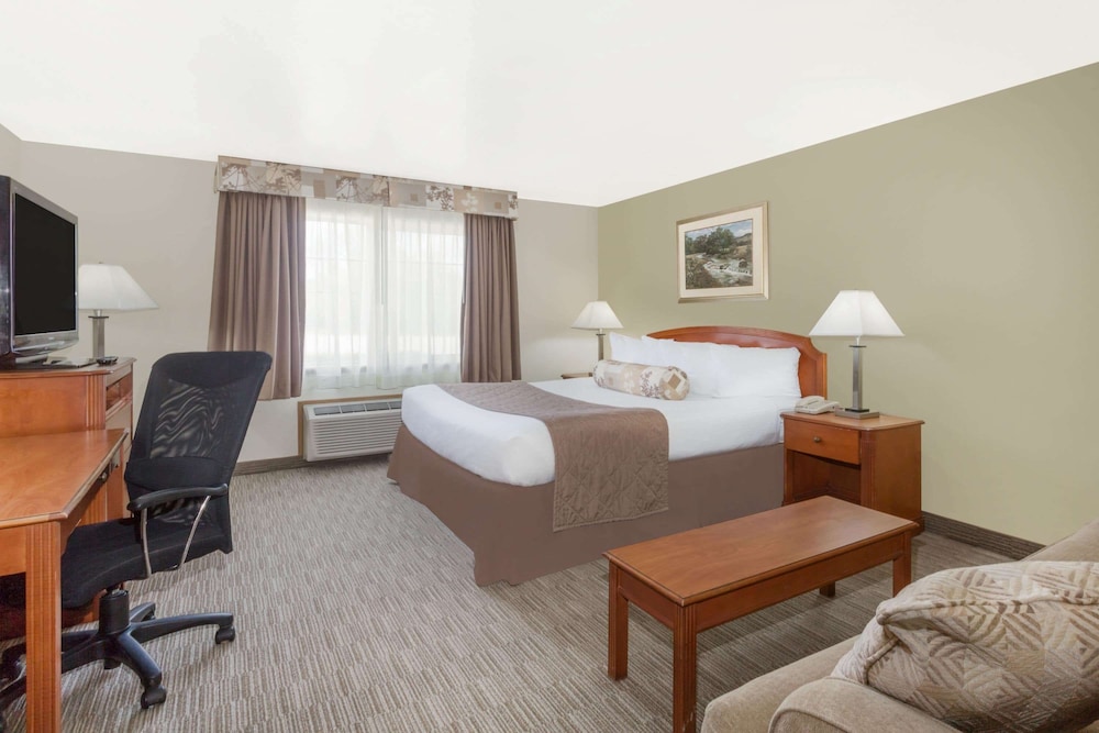 Ramada By Wyndham Ely 13/31