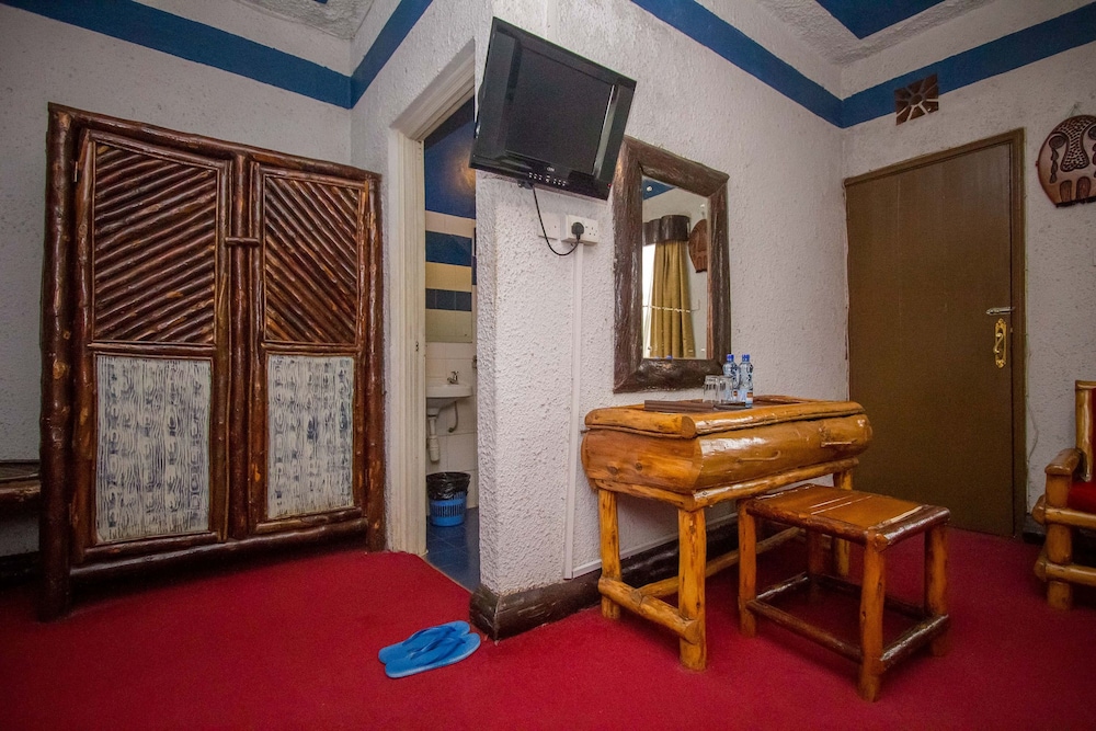 The Luke Hotel 37/67