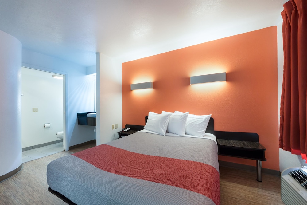 Motel6 Dallas, TX - Northeast 20/45