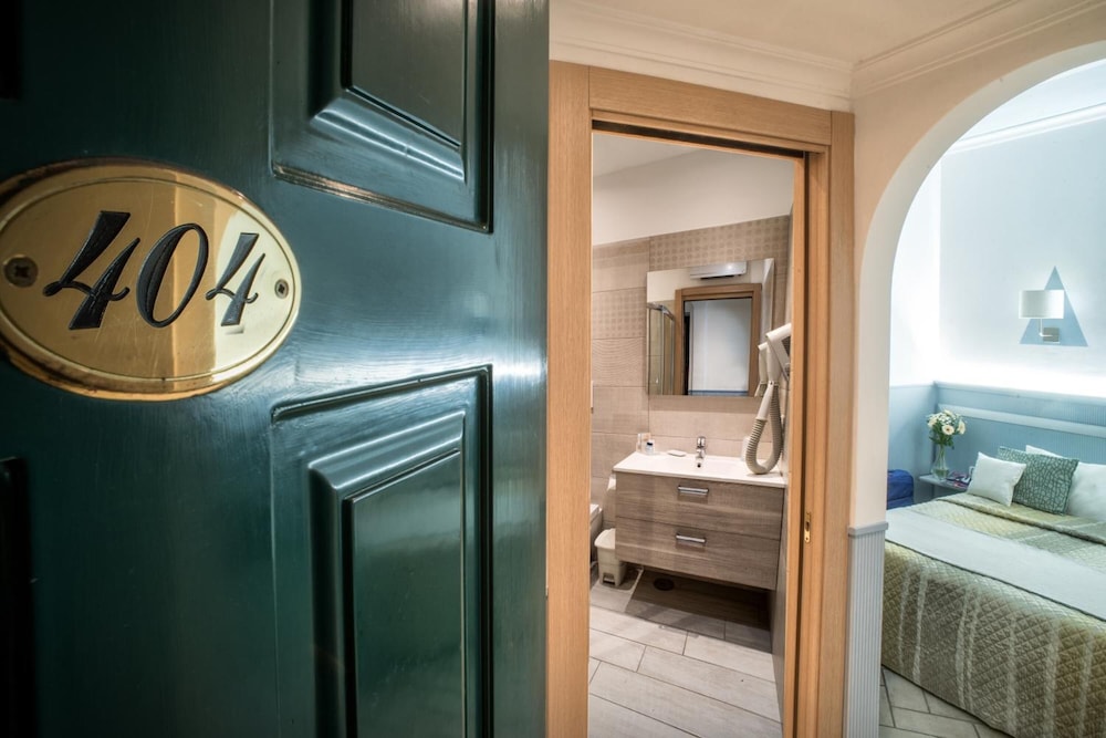 Hotel Villa Degli Angeli 56/57